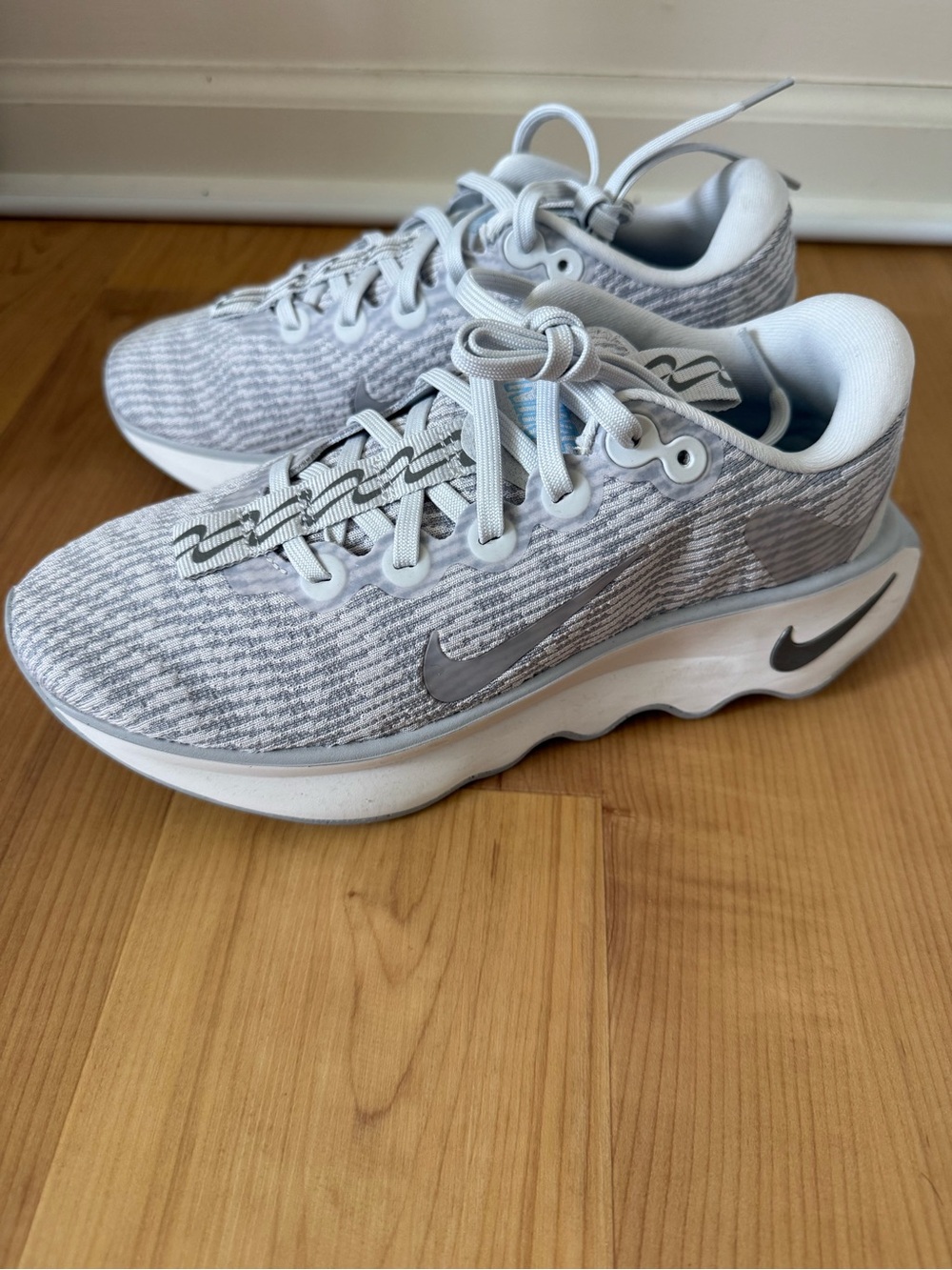 Nike Motiva sneakers. Size 7.5M. New!